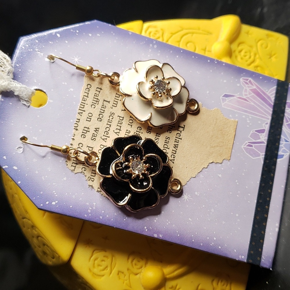 Black n White floral earrings